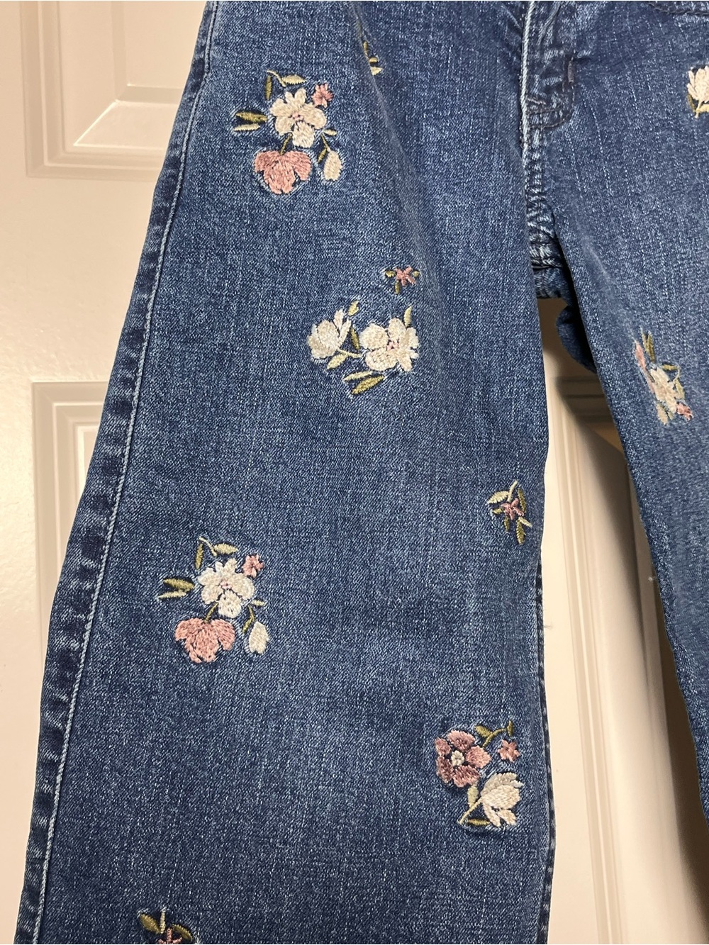 Abercrombie Kids Floral Embroidered Wide-Leg Jeans Girls 5/6 - Picture 2 of 6